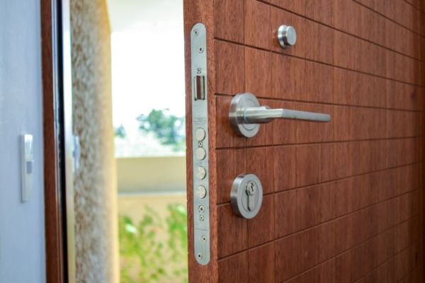 Puertas Pamplona · Instalación de puertas de seguridad en Pamplona